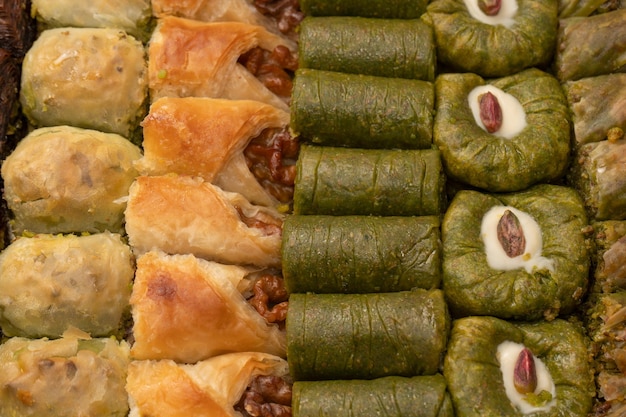 トルコの甘いバクラヴァ各種 くるみのバクラヴァ