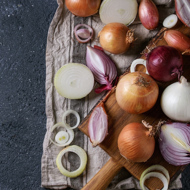 Variety of whole and sliced onion