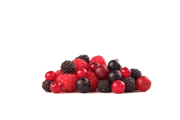 Photo various berries raspberry currant isolate on white