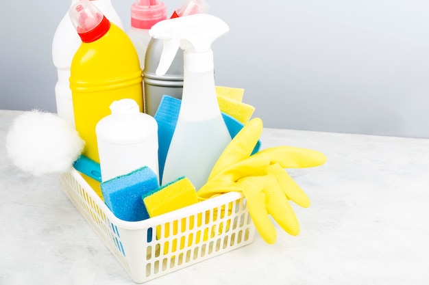 Различные моющие и чистящие средства