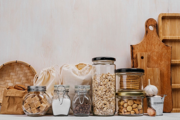 Foto vista frontale di vari ingredienti alimentari crudi