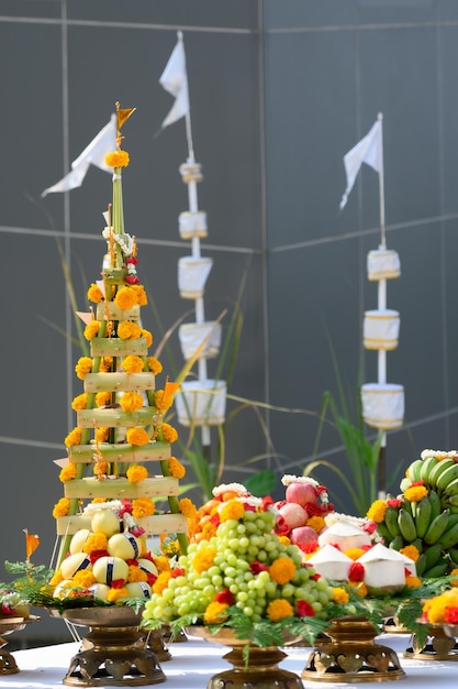 Photo various fruits and offerings were arranged for the worshiping ceremony of the gods of hinduism