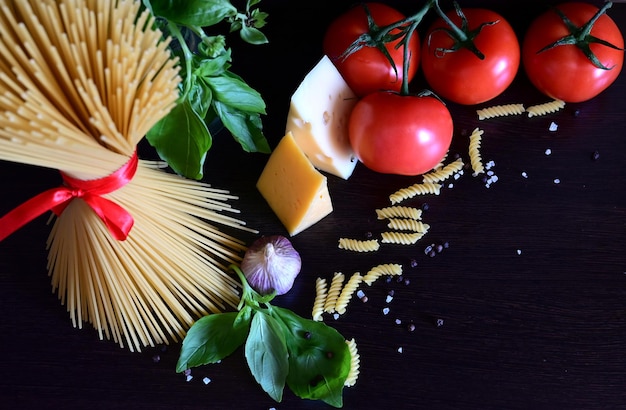 Foto pasta varia concetto di cottura vista dall'alto