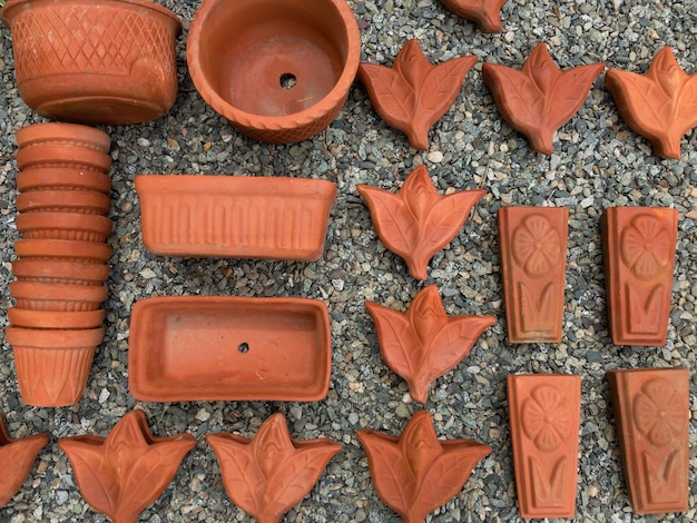 Photo various types and shapes of terracotta pots and planters display