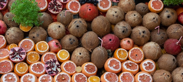 Variuos fruit wordt verkocht op de straatmarkt xFresh fruit Gezond eten Gemengd fruit