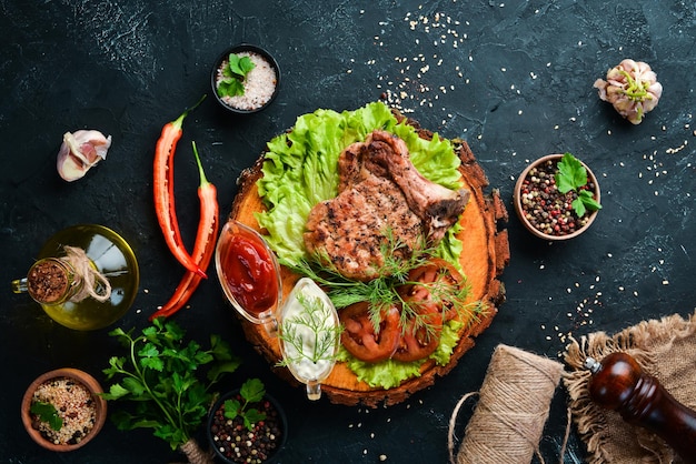 Varkenssteak met groenten Barbecue Bovenaanzicht Vrije ruimte voor uw tekst
