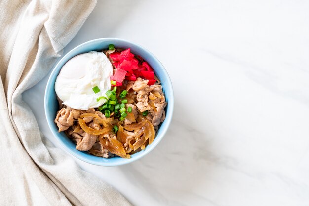 varkensvlees rijstkom met ei (Donburi), Japans eten stijl