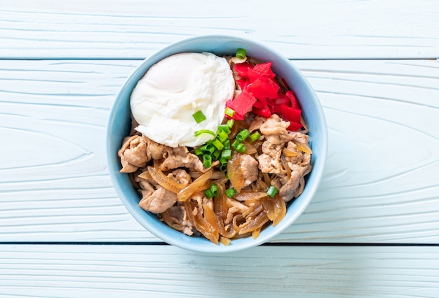 varkensvlees rijstkom met ei (Donburi) - Japans eten