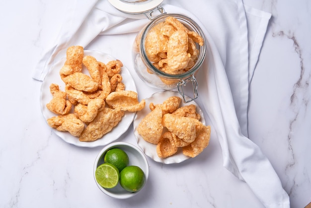 Varkensvlees Rinds ook wel chicharron of chicharrones en tortilla genoemd