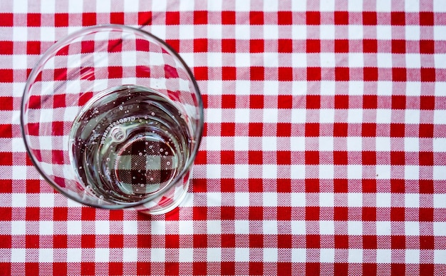 Vase op tafel.