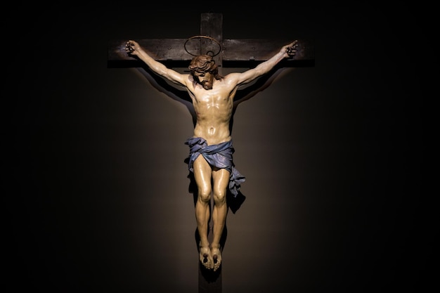 Foto città del vaticano roma - marzo 07 2018 la scultura del crocifisso di alessandro algardi nel museo del vaticano