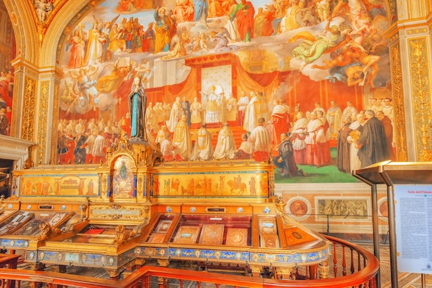 ВАТИКАНСКИЙ ВАТИКАН 09 МАЯ 2017 Внутри Музея Ватикана один из крупнейших музеев мира Галереи Ватикана фрески Италия