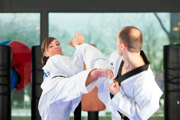 Vechtsporten sport opleiding in gymnastiek