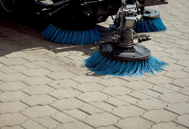 Veegmachine reiniging. Concept schone straten van puin.