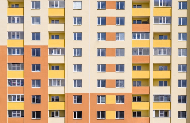 Veel appartementen in gebouw.