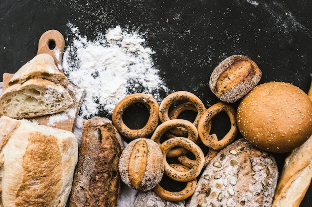 Veel gemengde broden en handgemaakte bagels