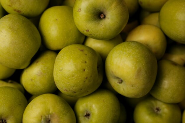 veel groene appels Veel kleurrijke verse groene appels Bovenaanzicht groene appels achtergrond