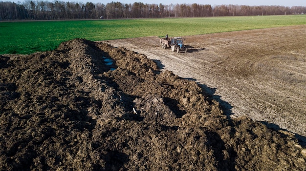 Veel organische mest op het veld