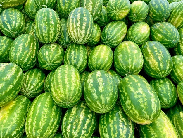 Veel sappige en rijpe watermeloenen Watermeloenen achtergrond Gezonde voeding
