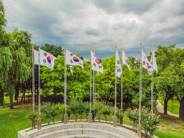 Veel vlaggen van Zuid-Korea op vlaggenmasten