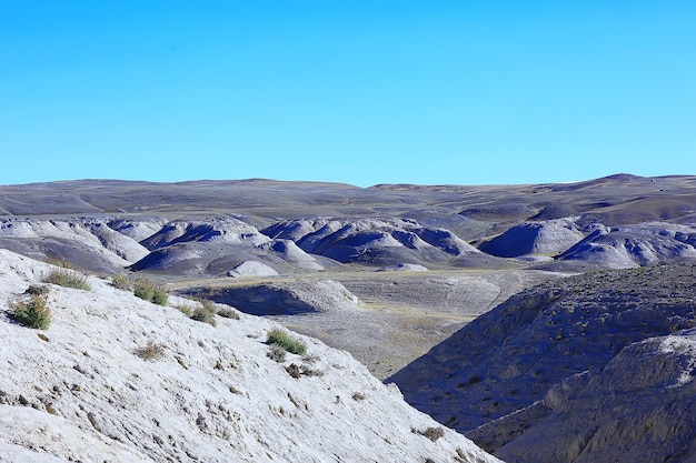 Veelkleurige bergen, geologische textuurachtergrond, veelkleurige afzettingen van mineralen, landschap