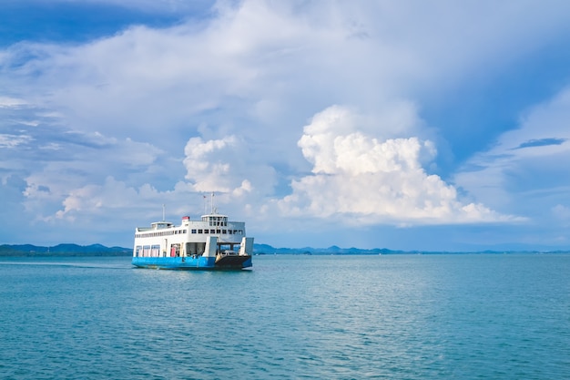 Veerboot naar Koh Chang eiland in Trat