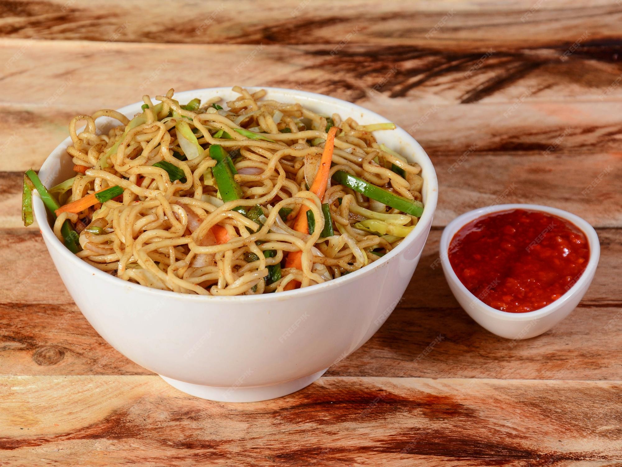 Premium Photo Veg hakka noodles a popular oriental dish made with noodles and vegetables