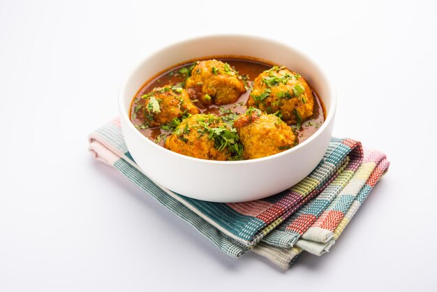 Veg kofta curry è un piatto indiano esotico di salsa a base di gnocchi di verdure miste inzuppati in un sugo a base di cipolla e pomodoro