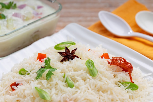 Veg Pulav of Pulao gemaakt met basmatirijstgroenten en Indiase kruiden