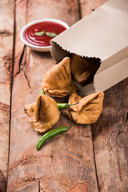 Veg Samosa - is a crispy and spicy Indian triangle shape snack which has crisp outer layer of maida &amp; filling of mashed potato, peas and spices.