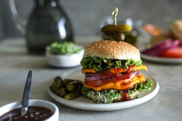 Idea di ricetta di fotografia di foodburger vegan cheeseburger