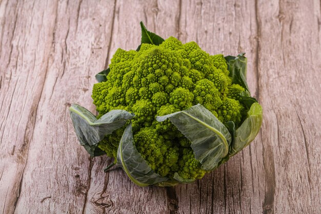 Photo vegan organic food romanesco cabbage