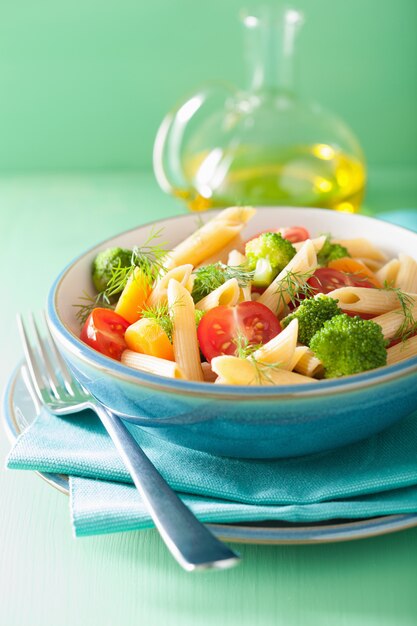 Vegan pasta met broccoli tomatenwortel