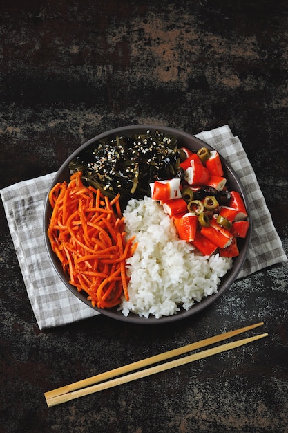 Vegan poke bowl with sea kale and pickled carrots.