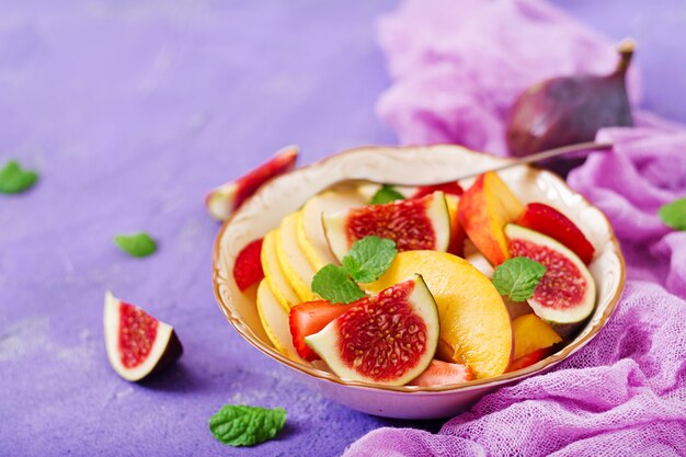 Vegan salad with figs, peaches, pears and strawberries