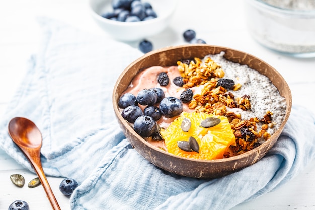 Vegan smoothie bowl with chia pudding