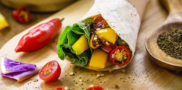 Photo vegan wrap, made of vegetables baked in indian bread, whole pasta without milk, with vegetables in the surface