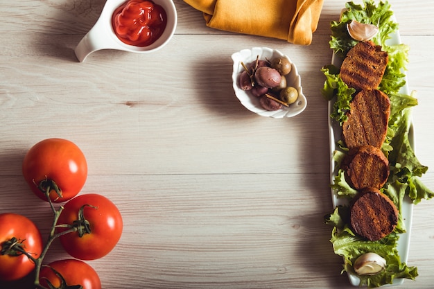 Veganistische gastronomie, seitan is vegetarisch vlees. Kopieer ruimte