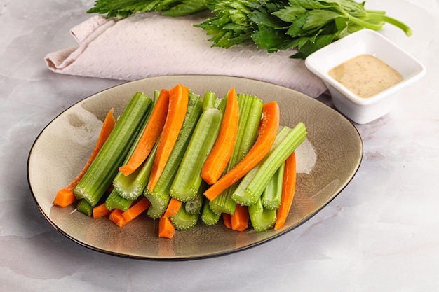Veganistische keuken dieet selderij en wortel ticks
