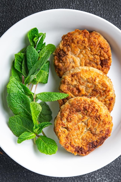 Foto cotolette di verdure polpette di fagioli legumi pasto sano dieta spuntino sul tavolo copia spazio