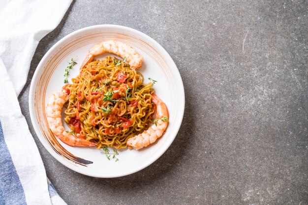 vegetable noodle with tomatoes sauce and shrimps