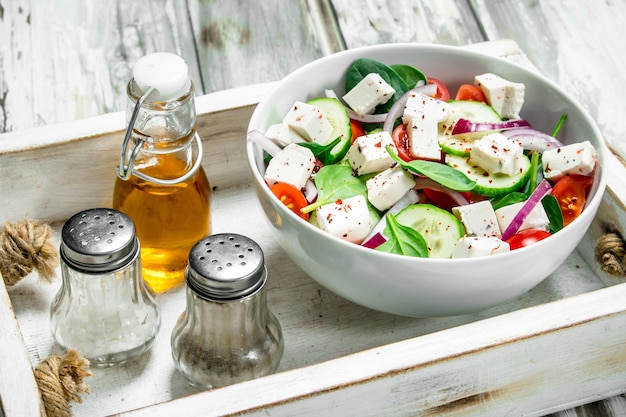 Photo vegetable salad salad with vegetables cheese and olive oil