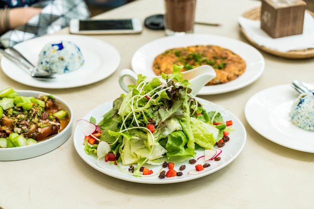 vegetable salad with spicy sauce