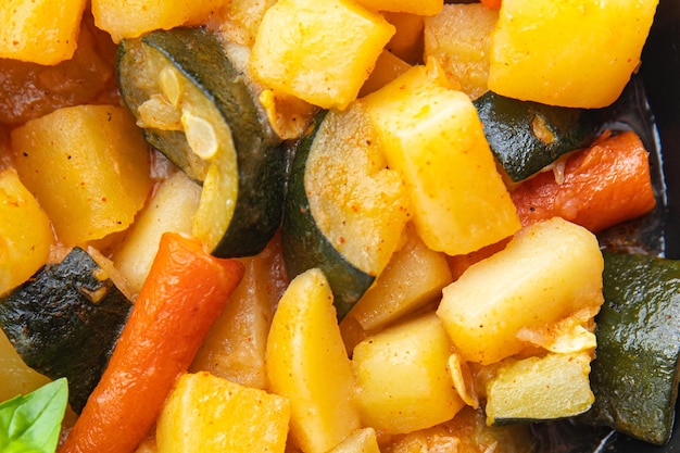 야채 두 번째 코스 라구 스튜 감자, 당근, 호박 신선한 요리 건강식 음식