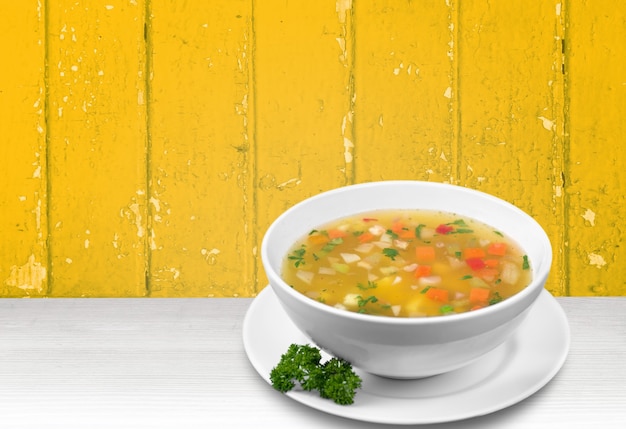 Photo vegetable soup isolated on a white background