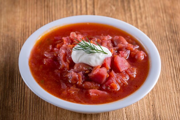 야채 수프 붉은 보쉬 클로즈업 건강한 비트 뿌리 수프 채식 음식 우크라이나와 러시아 국가 음식 붉은 비트 수프 보르시