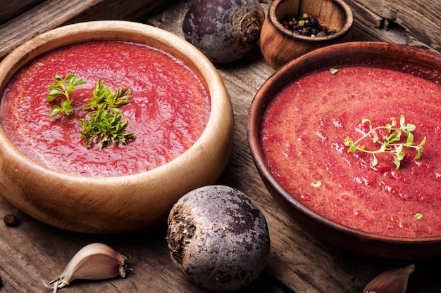 Vegetable soup with beetroot