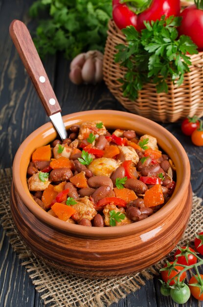 Vegetable stew with chicken and beans