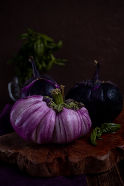 Овощной натюрморт на темном фоне