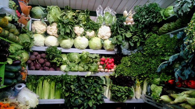 Foto verdure per la vendita in bancarella di mercato